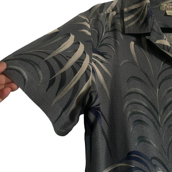Tommy Bahama men's  100% Silk Tropical Palm Print Short Sleeve Button-Up Shirt - Picture 4 of 7